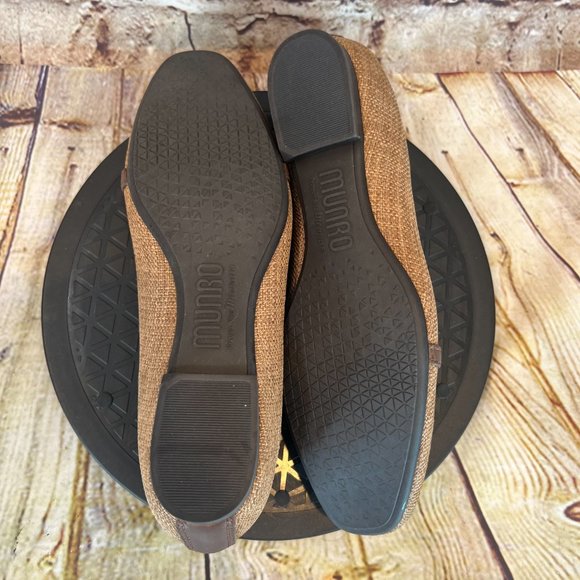 Munro Women's Brown Canvas Gold Circle Accent Slip On Business Flats Size 6.5 M - Picture 6 of 9